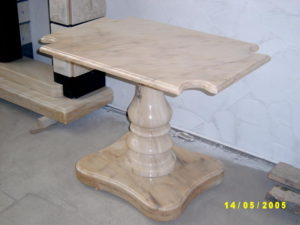 столик из мрамора на кладбище