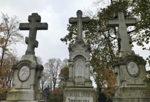 надгробные кресты из камня