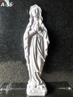 скульптура Девы Марии на могилу